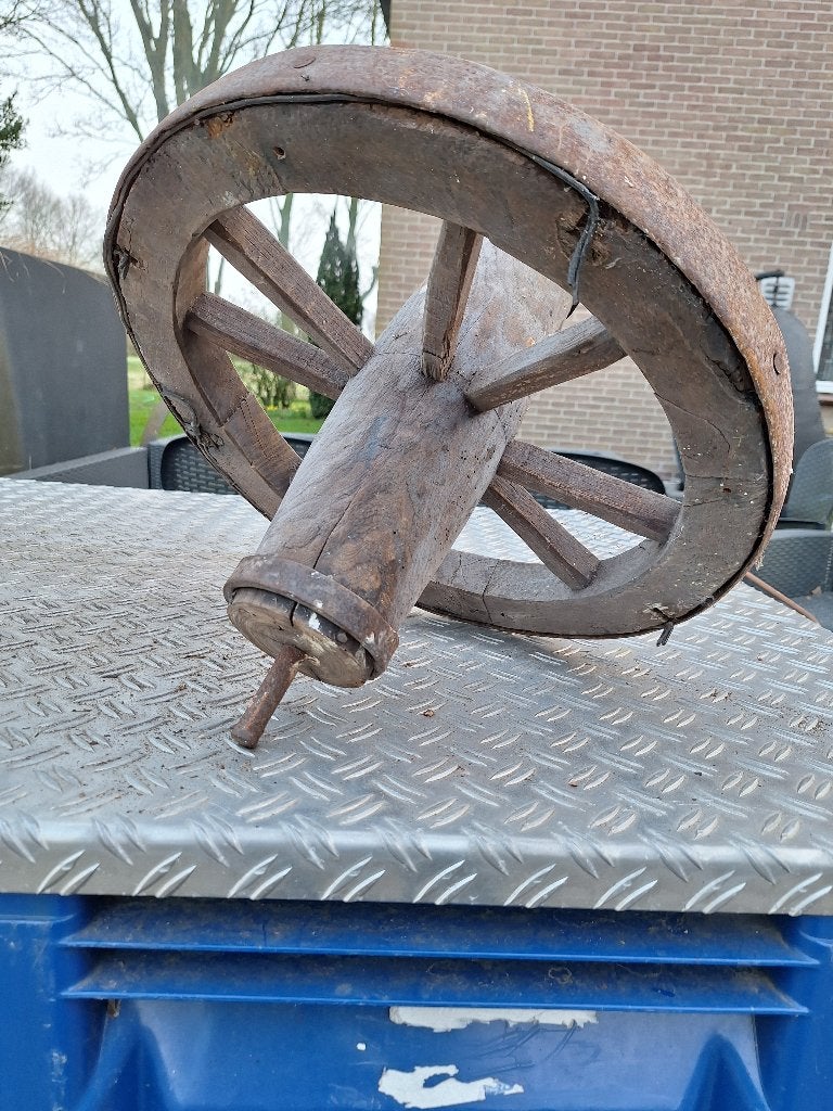 oud karrenwiel, Antiek en Kunst, Ophalen