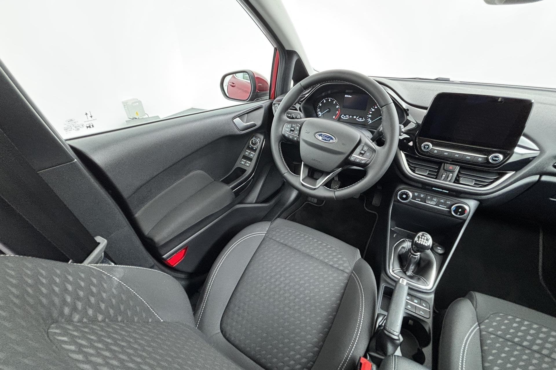 Foto 10 van Ford Fiesta 1.0 EcoBoost Titanium Nagenoeg nieuw en verrasse
