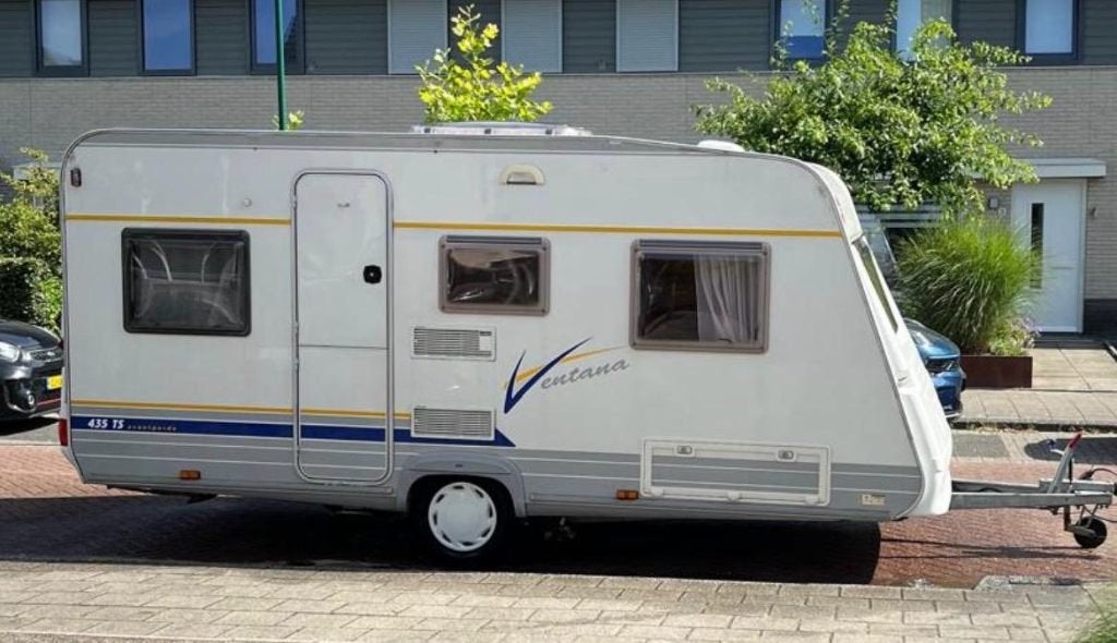 Bürstner Ventana 435 TS Avantgarde, Vast bed, Luifel, Rondzit, 750 - 1000 kg