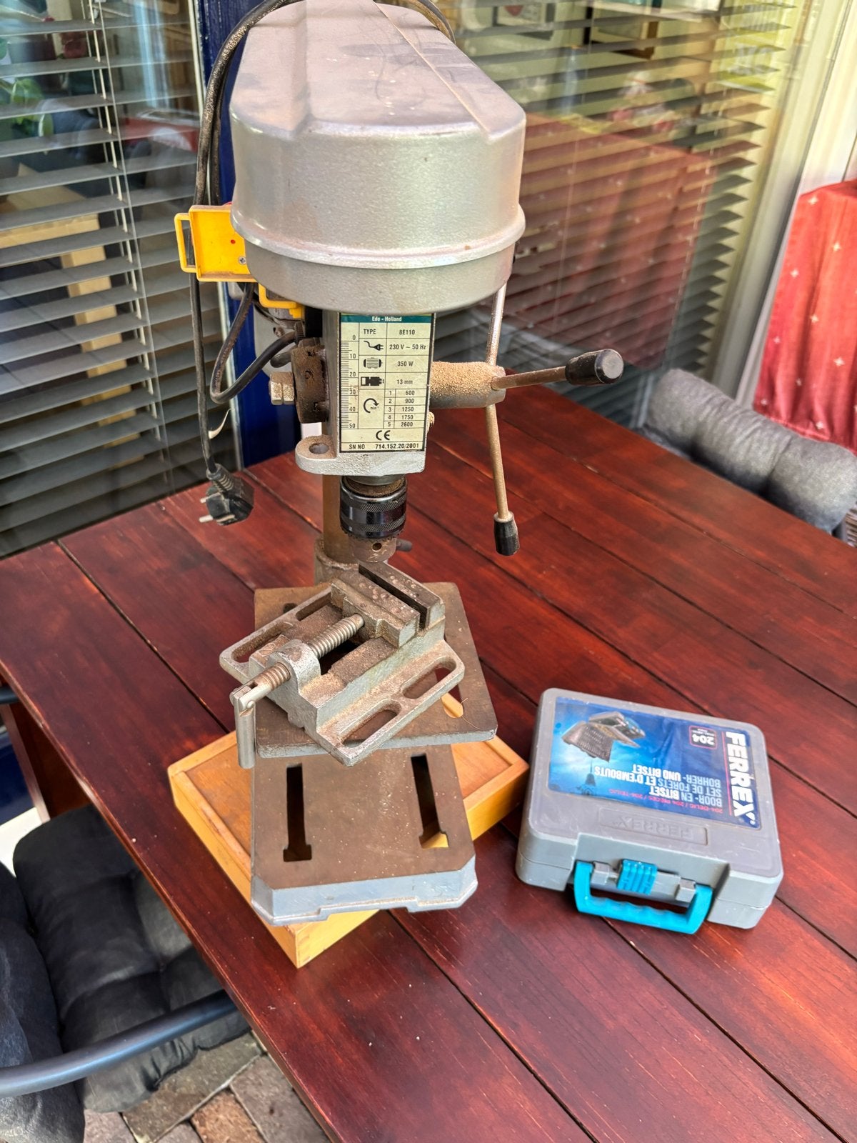 Kinzo Kolomboormachine met veel boren -goed werkend, Ophalen, Gebruikt, Minder dan 400 watt, Kolomboormachine