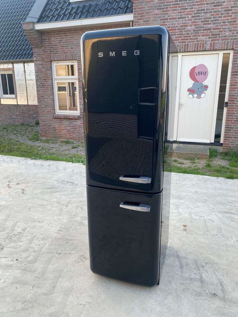 Smeg Koelkast met Aparte Vriezer - Zwart Design, Witgoed en Apparatuur, Bella, 200 liter of meer, 60 cm of meer, Met aparte vriezer