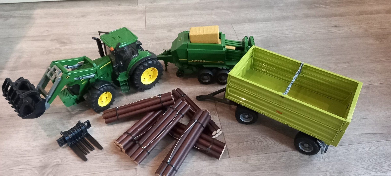 Bruder John Deere 7930 Tractor met Balenpers en Aanhanger, Ophalen, Gebruikt