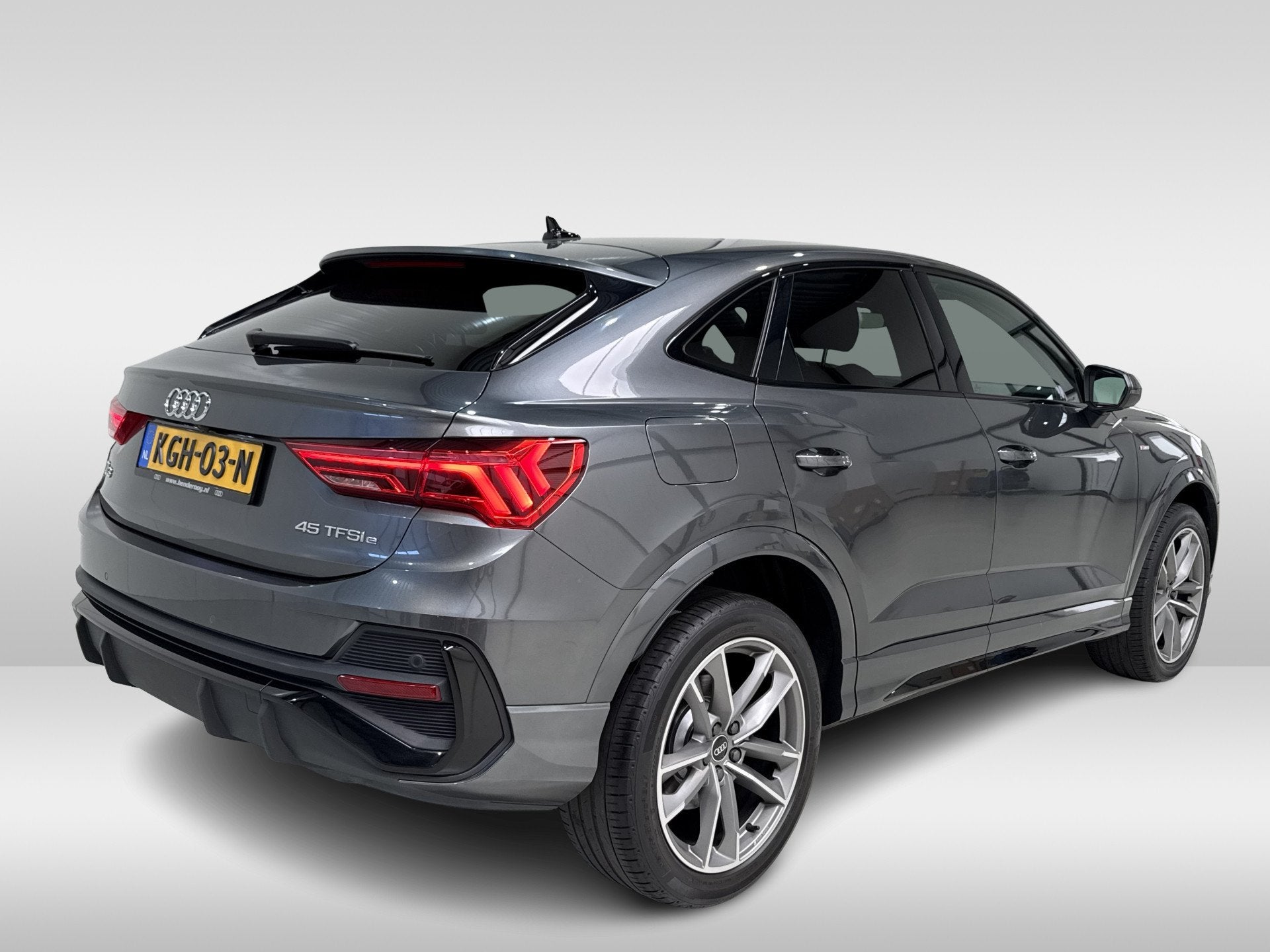 Audi Q3 Sportback 45 TFSI e 245pk S Edition | Leder | Camera, Auto's, Gebruikt, Euro 6, Leder, Hybride Elektrisch/Benzine