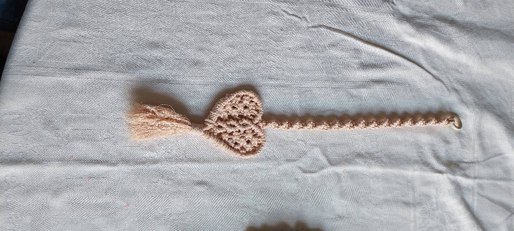 Handgemaakte gehaakte wandhanger hartje, Beige, 45 cm, Textiel, Nieuw