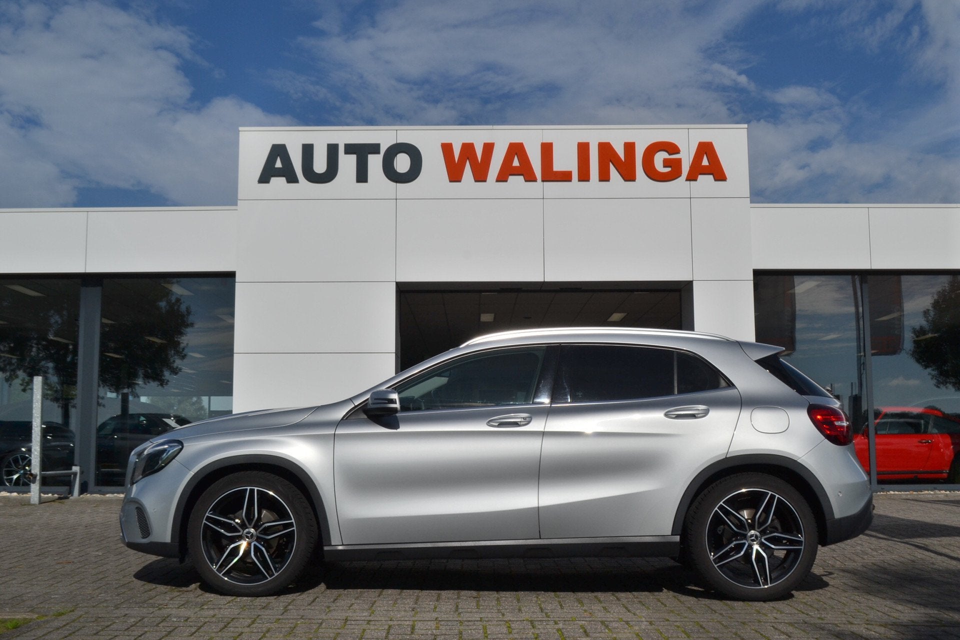 Mercedes-Benz GLA 180 Automaat | Leer | Carplay | Stoelverw., 15 km/l, Gebruikt, 4 cilinders, 715 kg