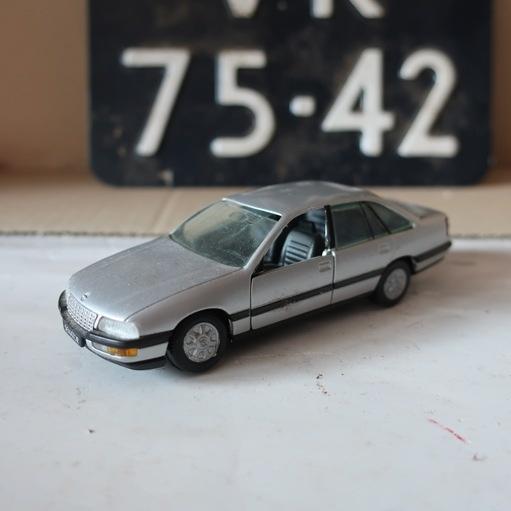 Opel Senator Gama schaalmodel 1:43 Made in West Germany, Hobby en Vrije tijd, Modelauto's | 1:43, Ophalen of Verzenden, Gebruikt