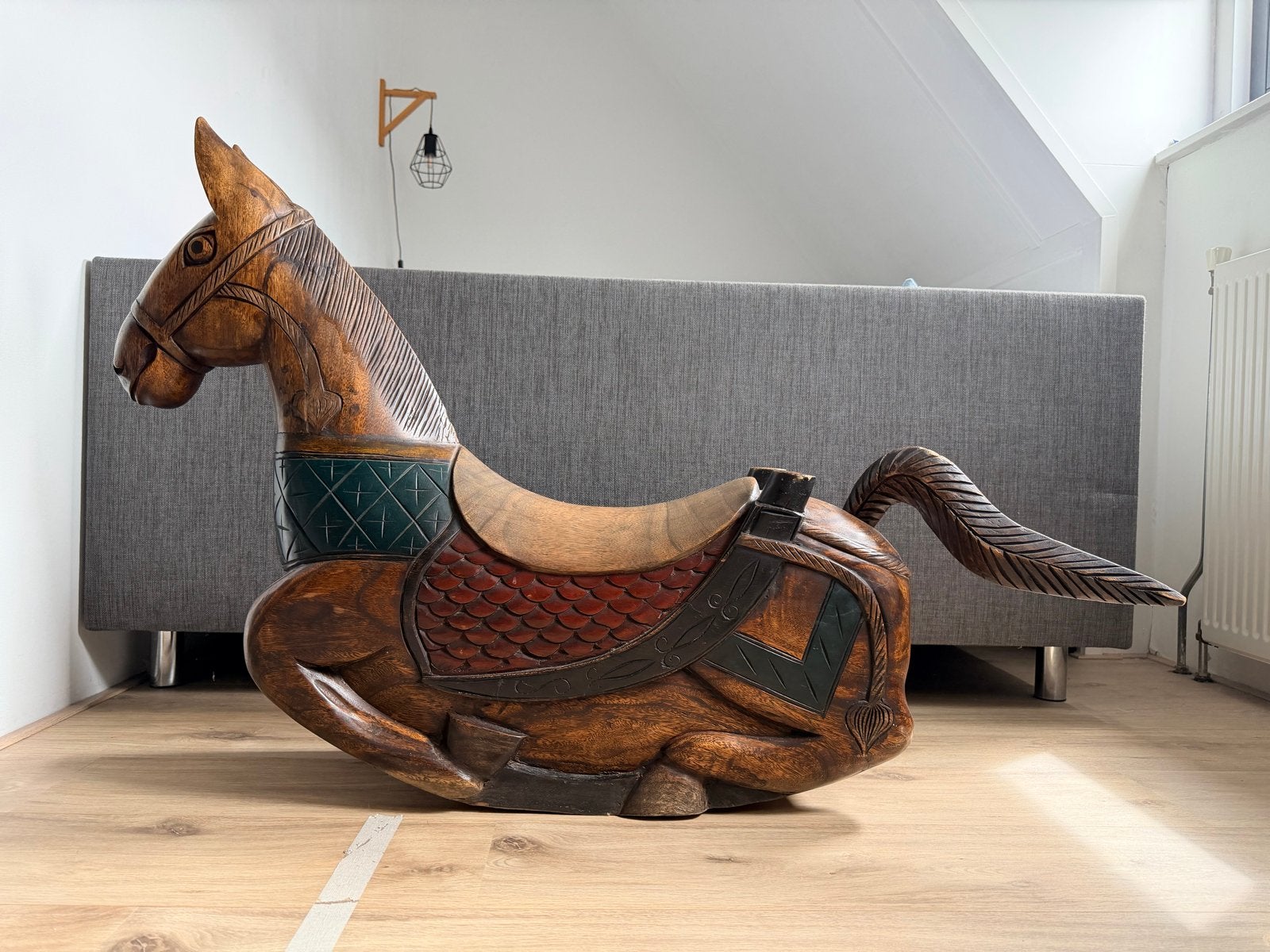 Uniek handgesneden houten hobbelpaard uit Azie - decoratief, Antiek en Kunst, Ophalen