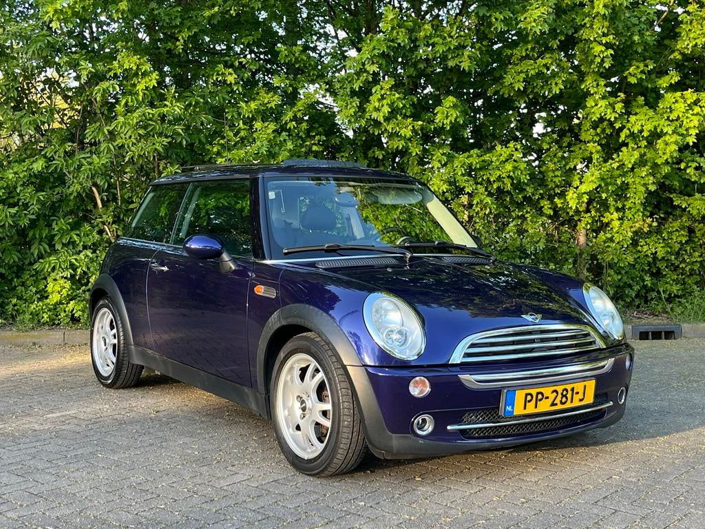 Mini Cooper Chili | Airco | Panorama dak | Stoelverwarming |, Auto's, Voorwielaandrijving, Zwart, 4 cilinders, Handgeschakeld