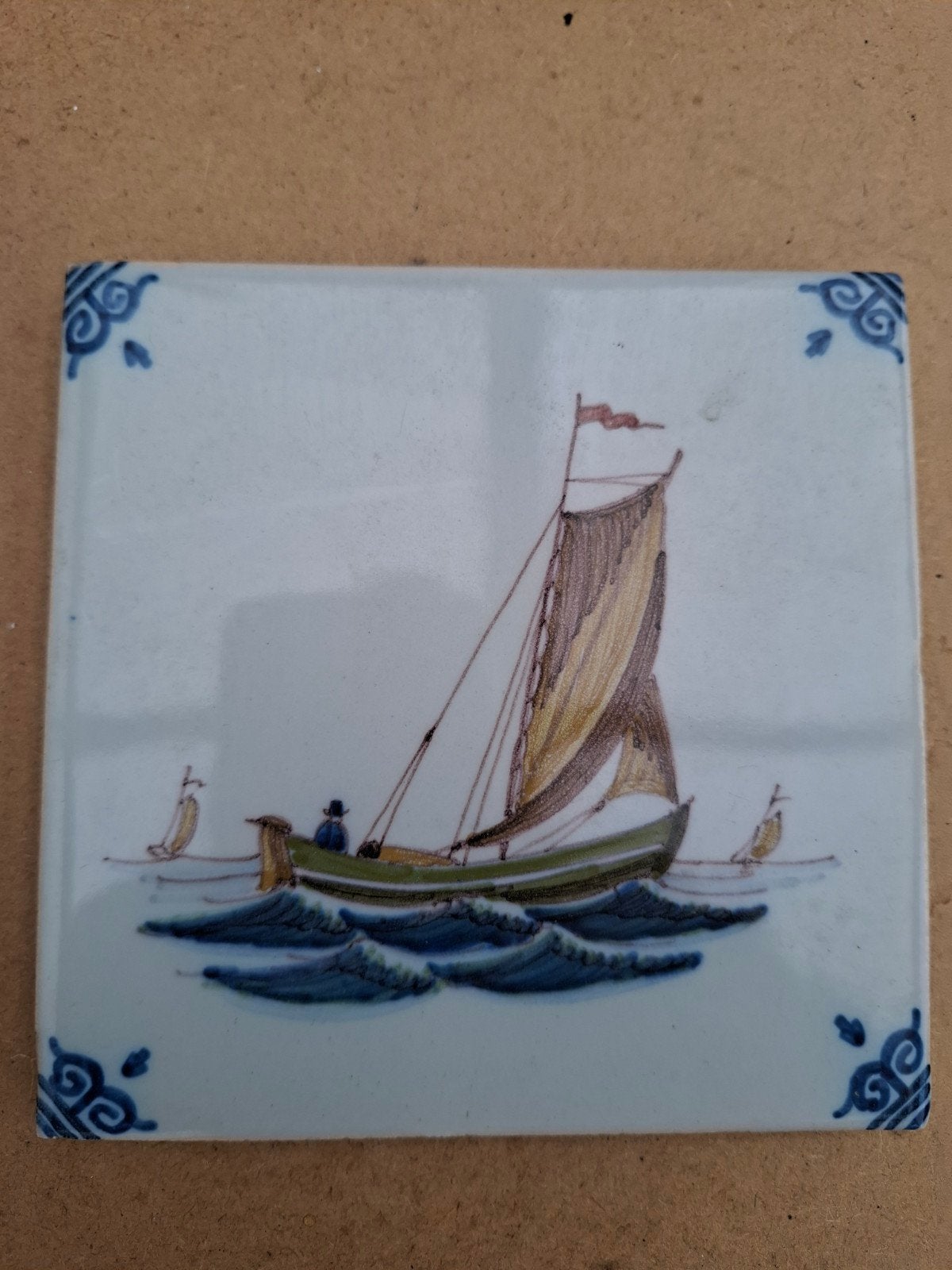 Antieke tegel Koninklijke Tichelaar Makkum, zeilschip, Ophalen of Verzenden