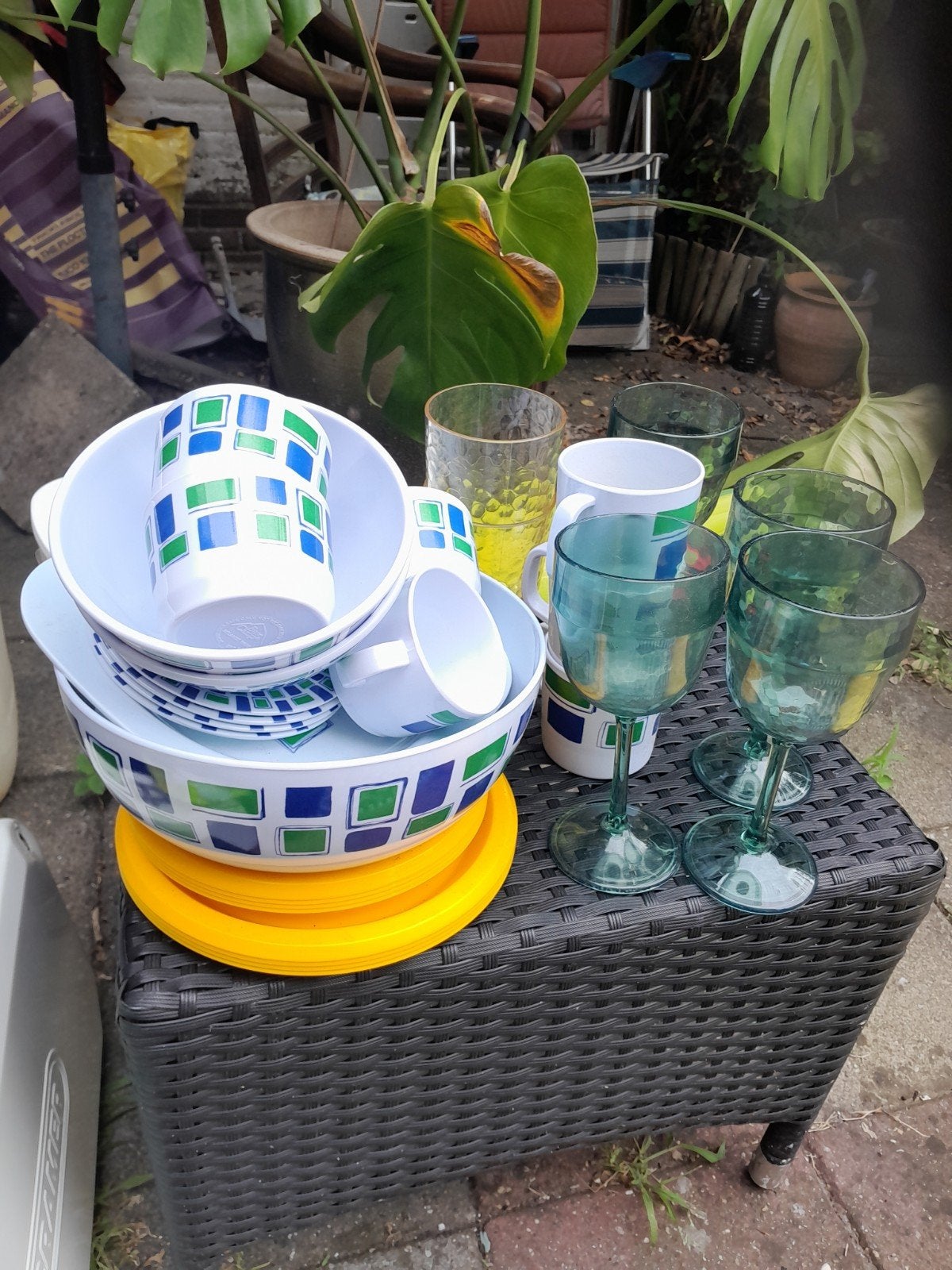 Servies, glazen en opbergbakjes - complete set, Ophalen, Kunststof, Gebruikt, Overige merken