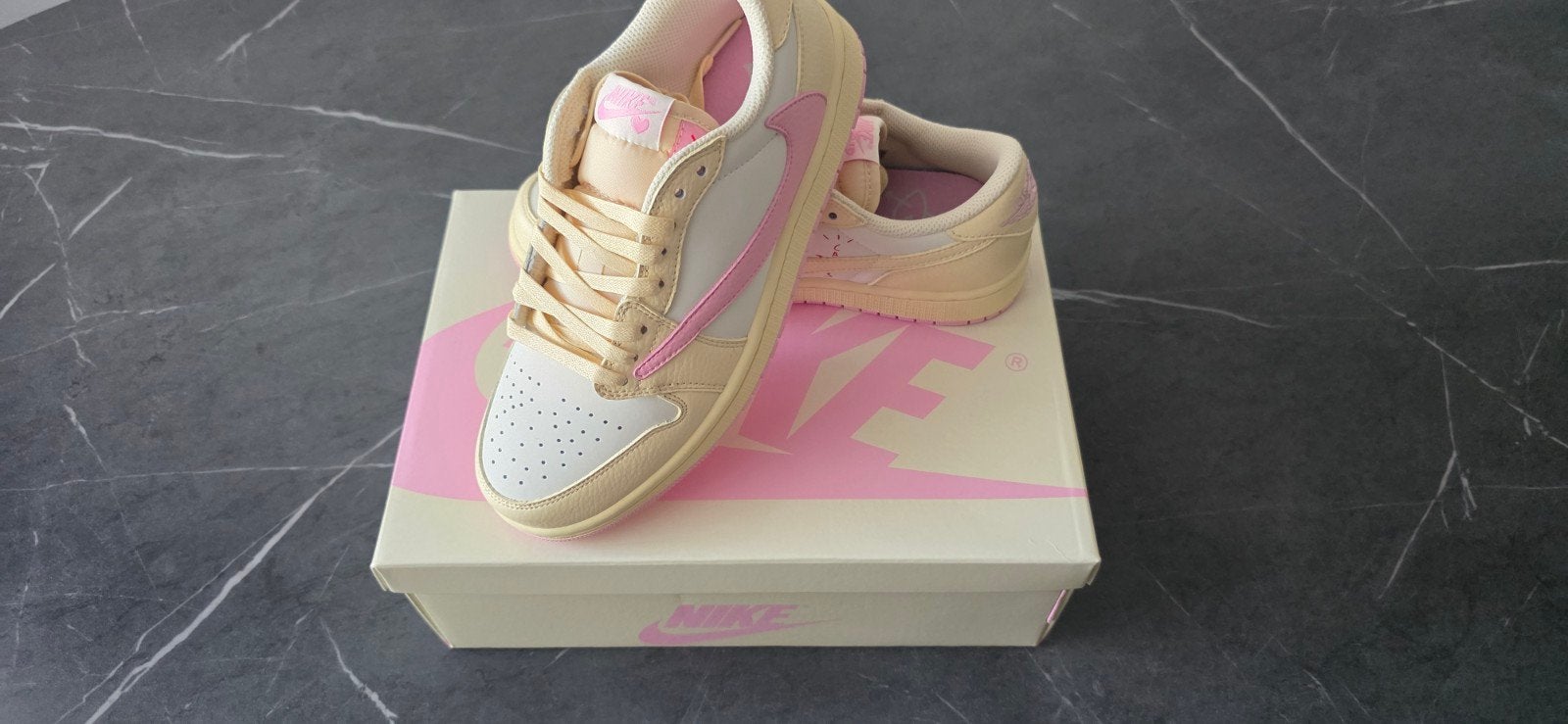 Nike Air Jordan 1 Retro Low OG SP Travis Scott Shy Pink, Kleding | Dames, Schoenen, Verzenden