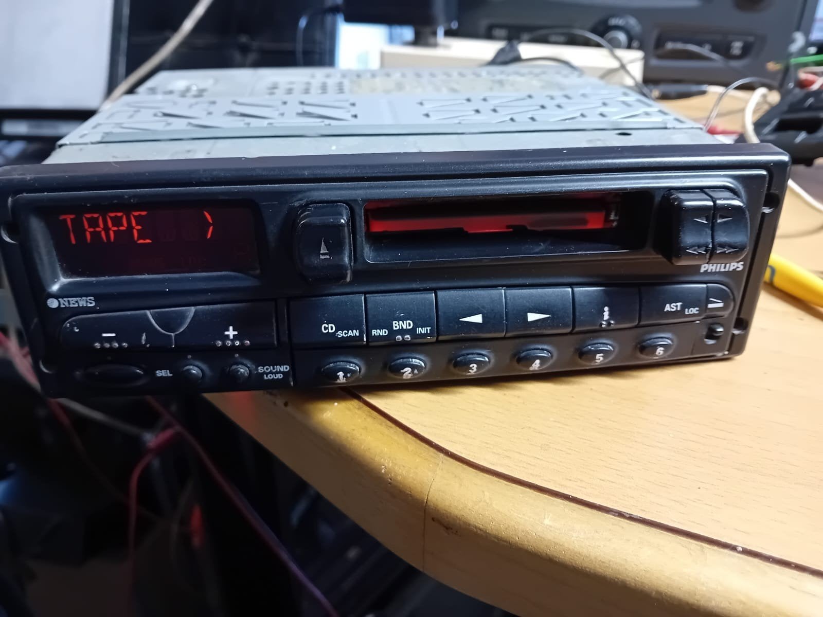 Vintage Philips autoradio met casette RC359, Auto diversen, Autoradio's, Ophalen of Verzenden, Zo goed als nieuw