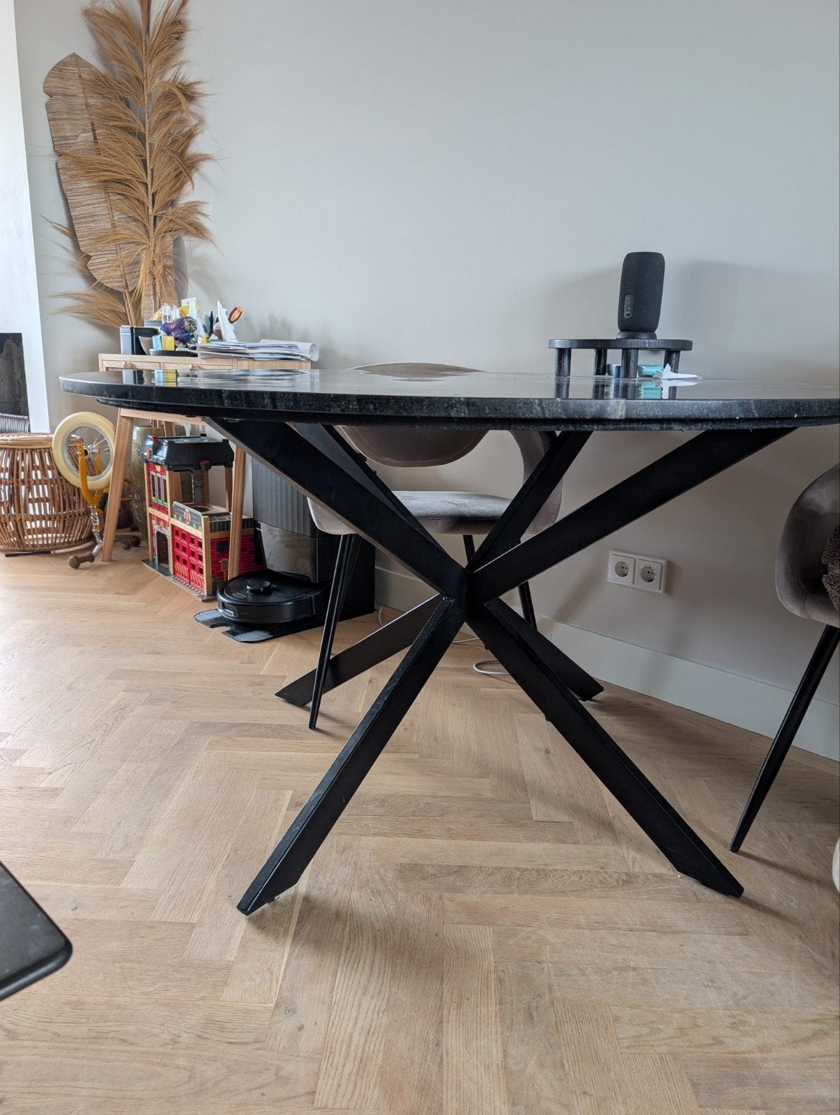 Ronde eettafel met zwart marmer blad, Huis en Inrichting, Tafels | Eettafels, Ophalen, Modern, Industrieel, Overige materialen