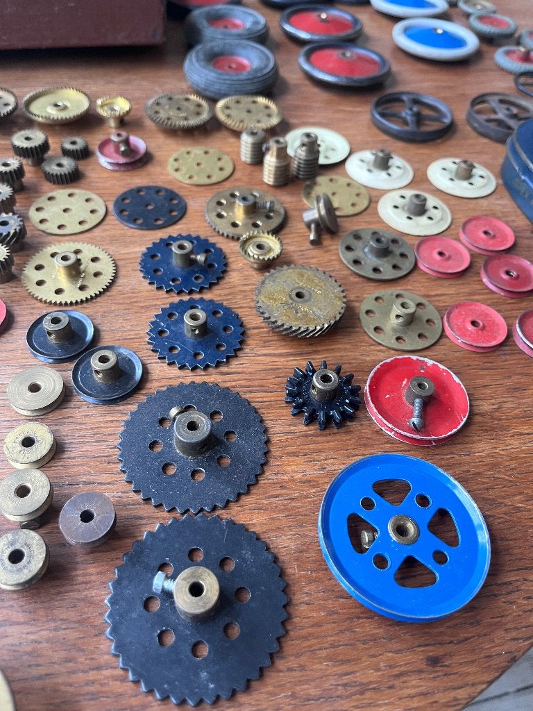 Meccano doos haken stuurtje raderen etc antiek marklin, Ophalen