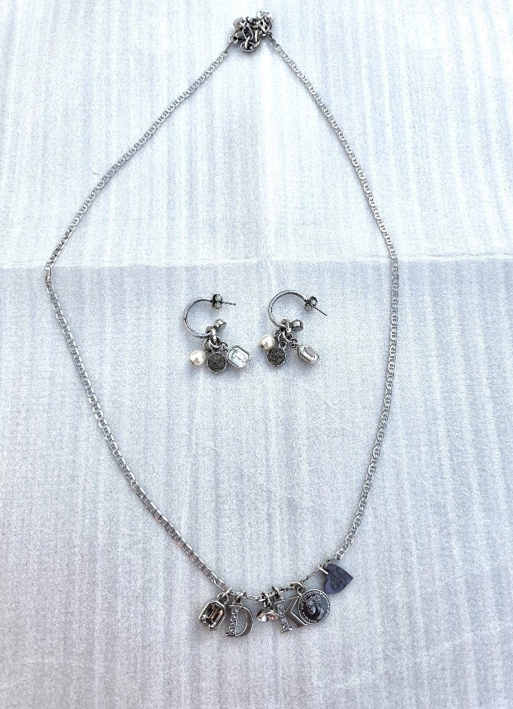 Mooie DYRBERG KERN ketting met bijpassende OORBELLEN, Ophalen, Overige materialen, Met hanger, Zo goed als nieuw