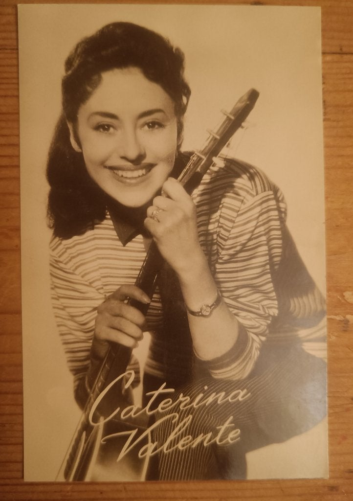 3x CATERINA VALENTE ANSICHTKAARTEN ONGELOPEN VINTAGE RETR, Verzenden, 1960 tot 1980, Ongelopen, Sterren en Beroemdheden