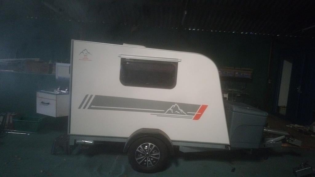 Niewiadow / Xtrail / Kleine Caravan / Benelux Importeur Arce, Caravans en Kamperen, Caravans, Dwarsbed, Standaardzit, Tot en met 2