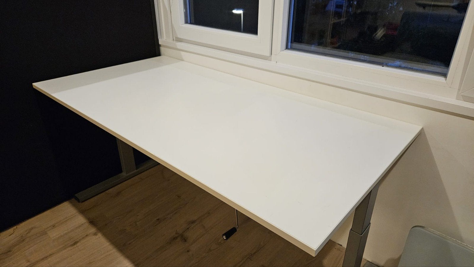 In hoogte verstelbaar bureau - Zit-sta bureau, Ophalen, In hoogte verstelbaar, Zo goed als nieuw, Zit-sta bureau