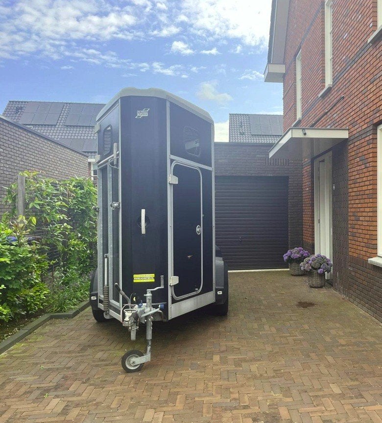 Ifor Willams  1,5-paards trailer (zwart; voorlader), Dieren en Toebehoren, Ophalen, Gebruikt, Recreatie