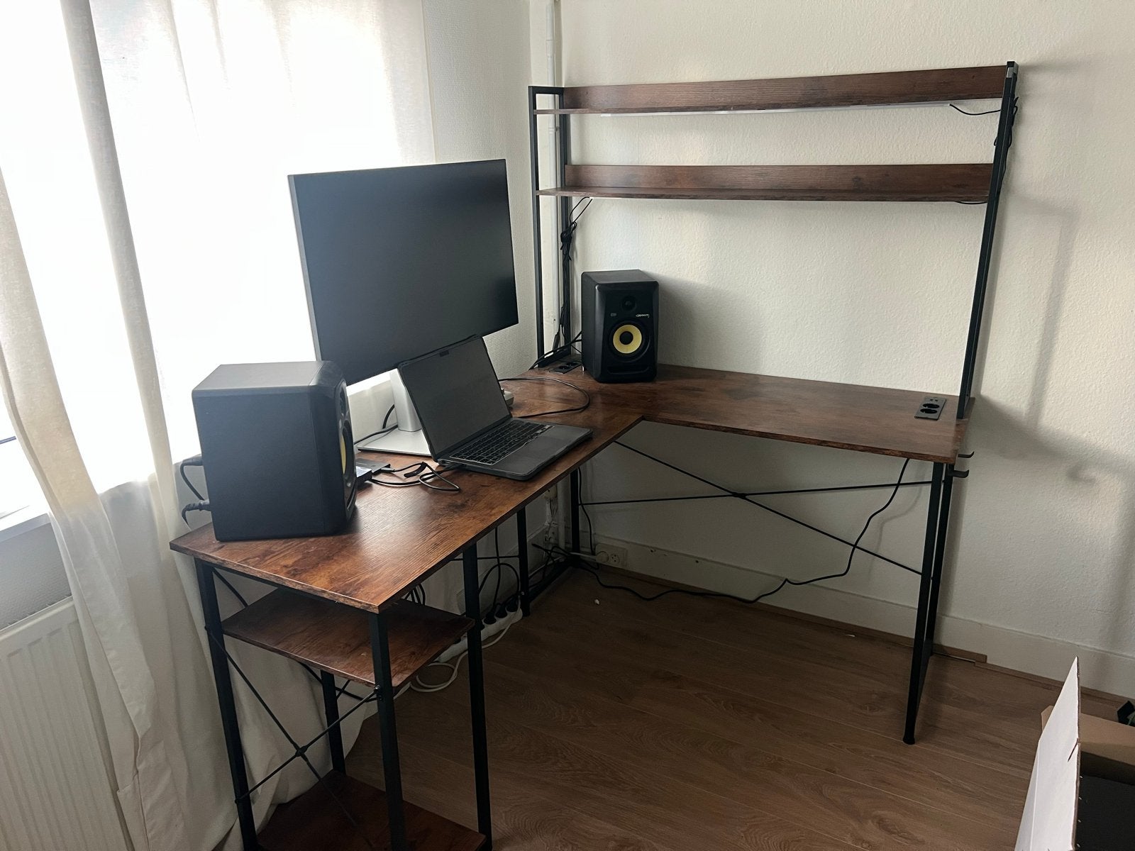 Zo goed als nieuw Vasagle L-vormig bureau met USB-punten, Ophalen, Opbergruimte, Spaanplaat of MDF, Hoekbureau