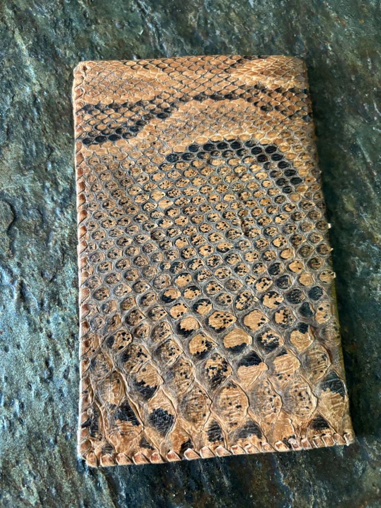 Nieuwe slangenleren portemonnee - 14 x 8,5 cm, Ophalen of Verzenden, Zo goed als nieuw, Bruin, Leer