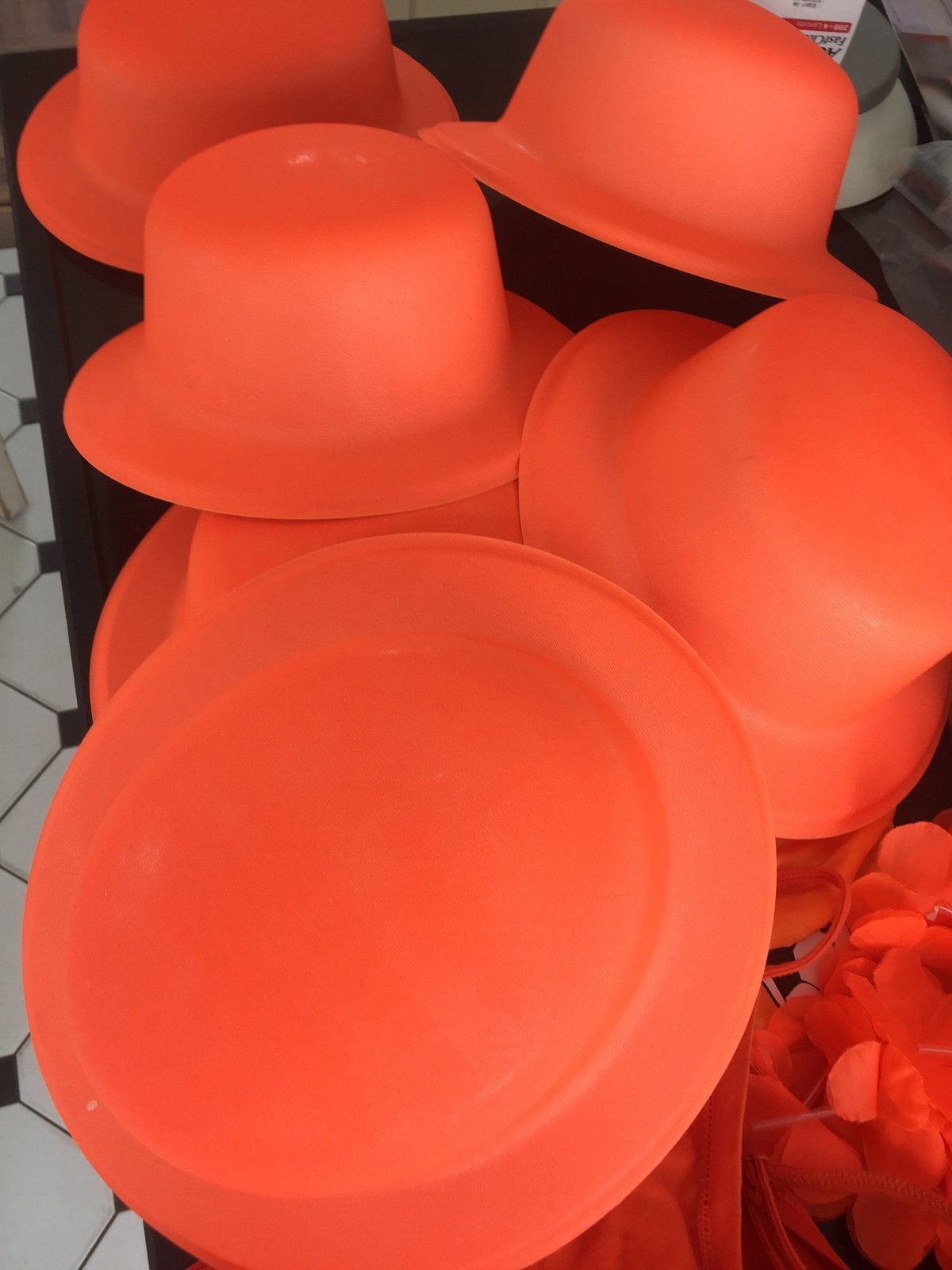 Leuke holland oranje bolhoed of rood wit blauwe cowboyhoed, Ophalen of Verzenden, Nieuw, Hoed of Pruik, Oranje of Koningsdag