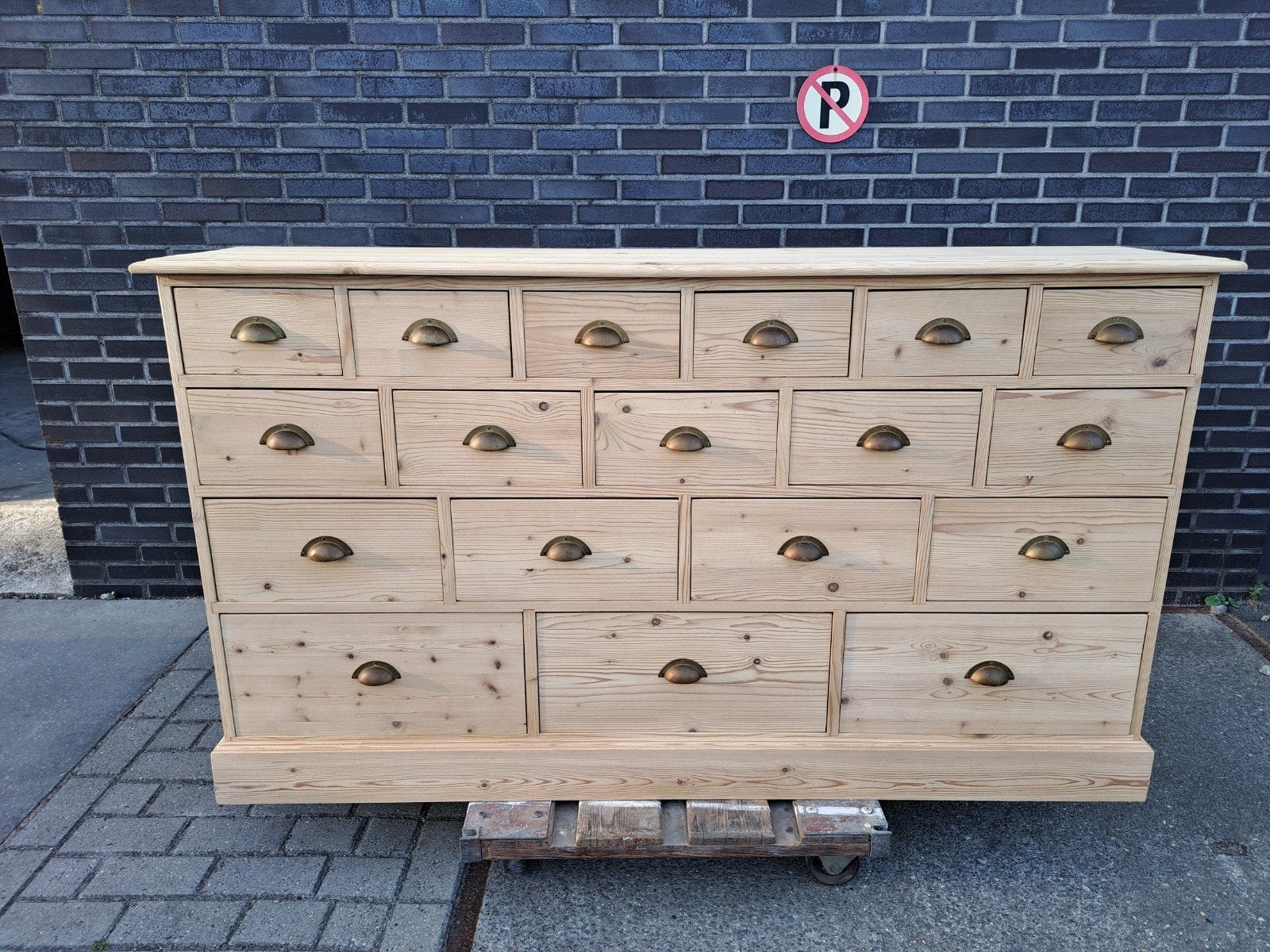 Gezandstraalde geschuurde smalleGrenen ladekast refurbished