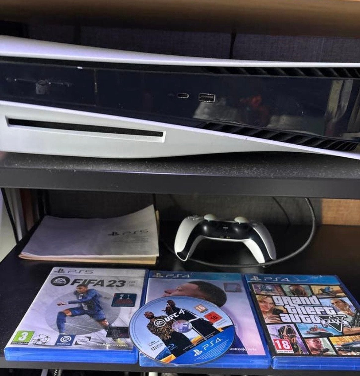 PS5 met 1 controller en 3 games, Ophalen of Verzenden, Zo goed als nieuw