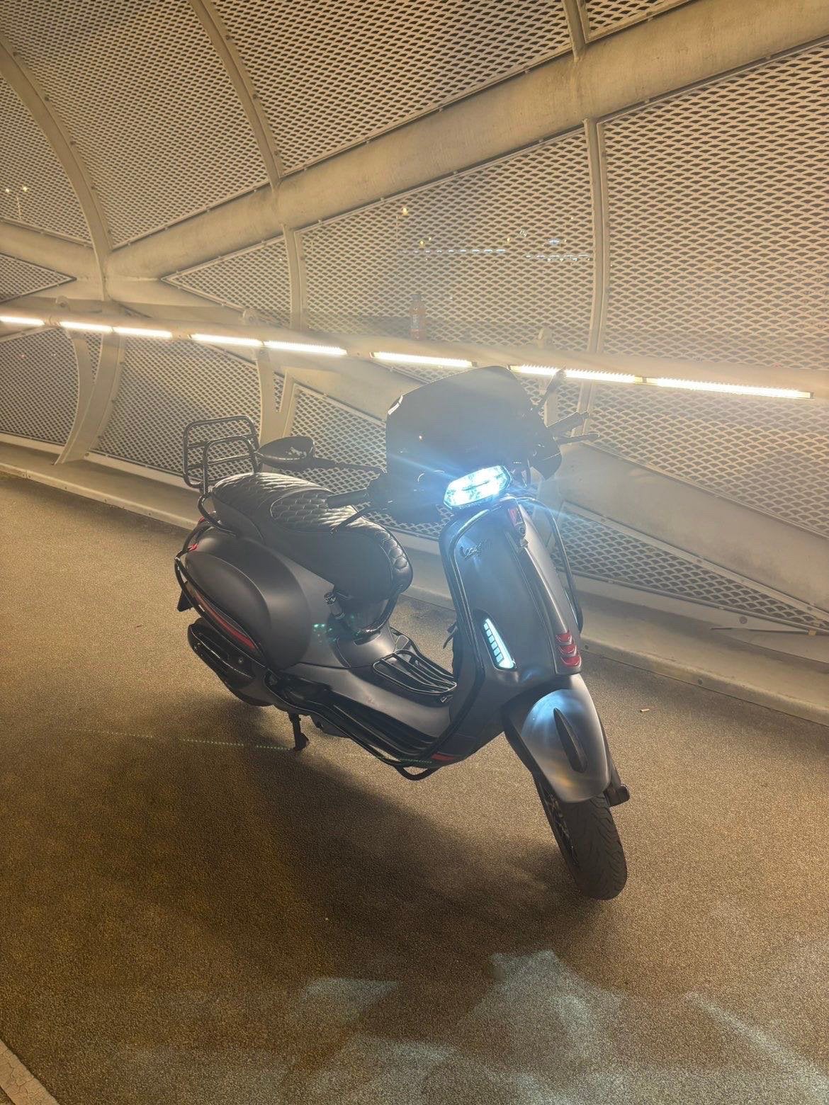 Vespa sprint, Fietsen en Brommers, Scooters | Vespa, Ophalen, Zo goed als nieuw, Benzine, Overige modellen
