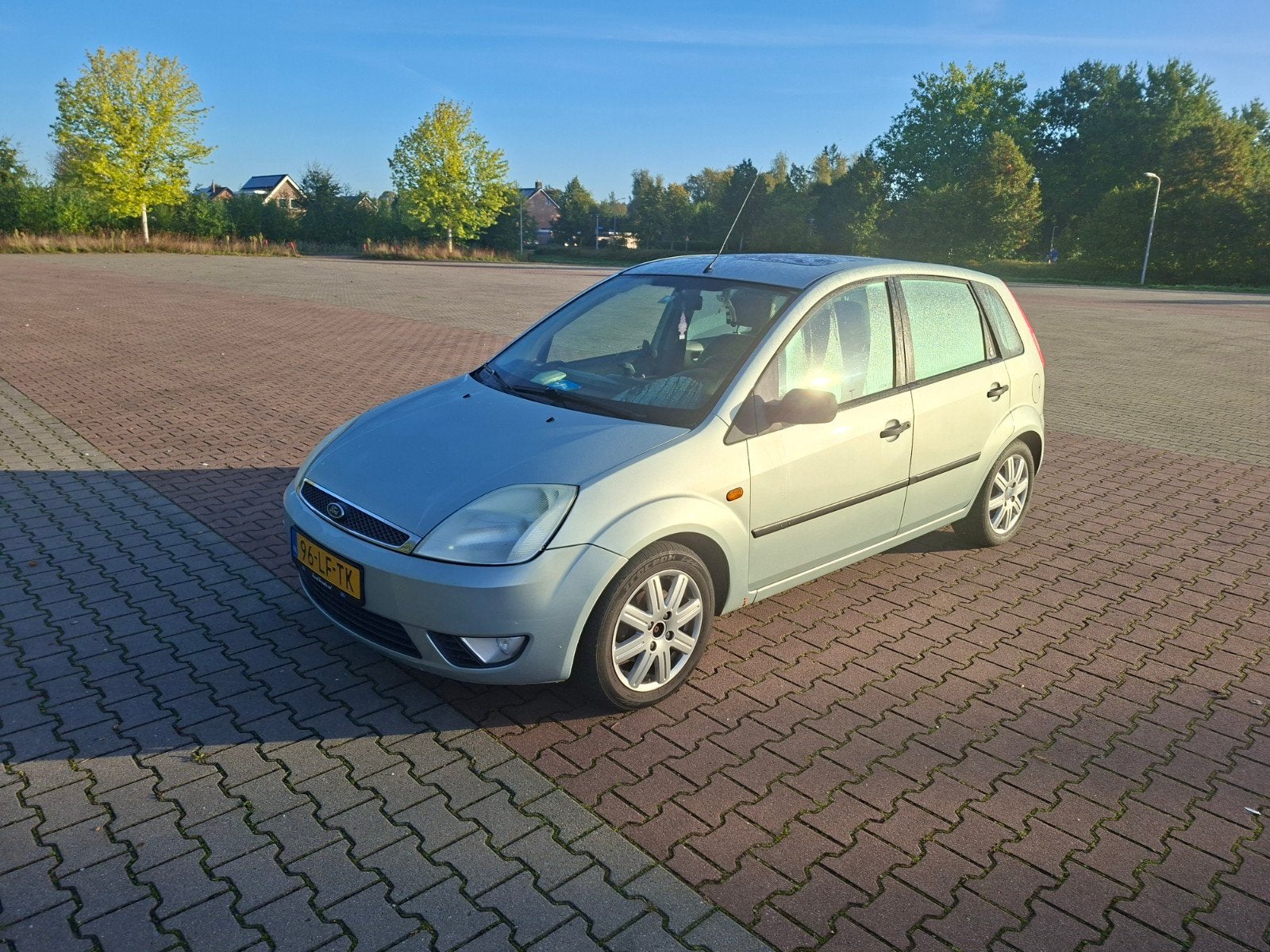Ford Fiësta 1.6 16V 5DR 2002 Groen, 1596 cc, Stof, Beige, 4 cilinders
