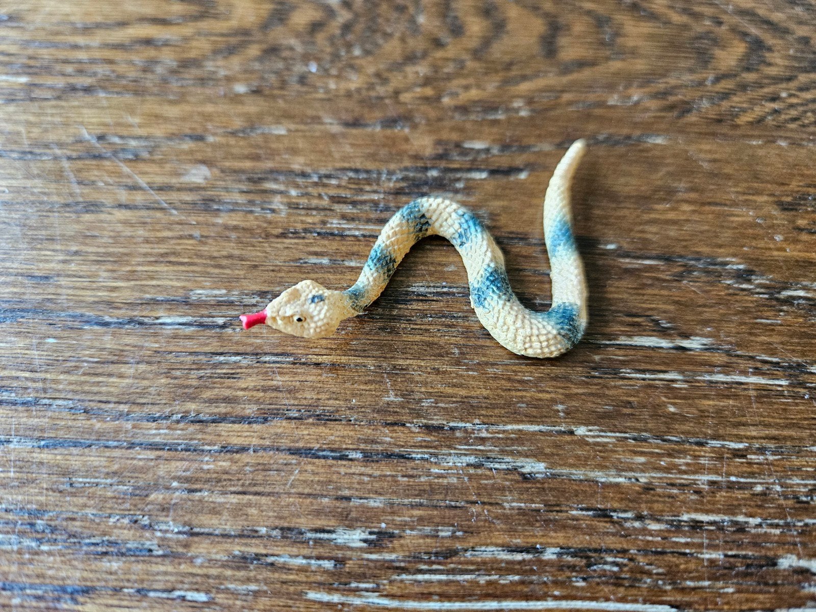 Nieuwe Polystone Miniatuur Ratelslang 6cm, Ophalen of Verzenden, Nieuw, Dier