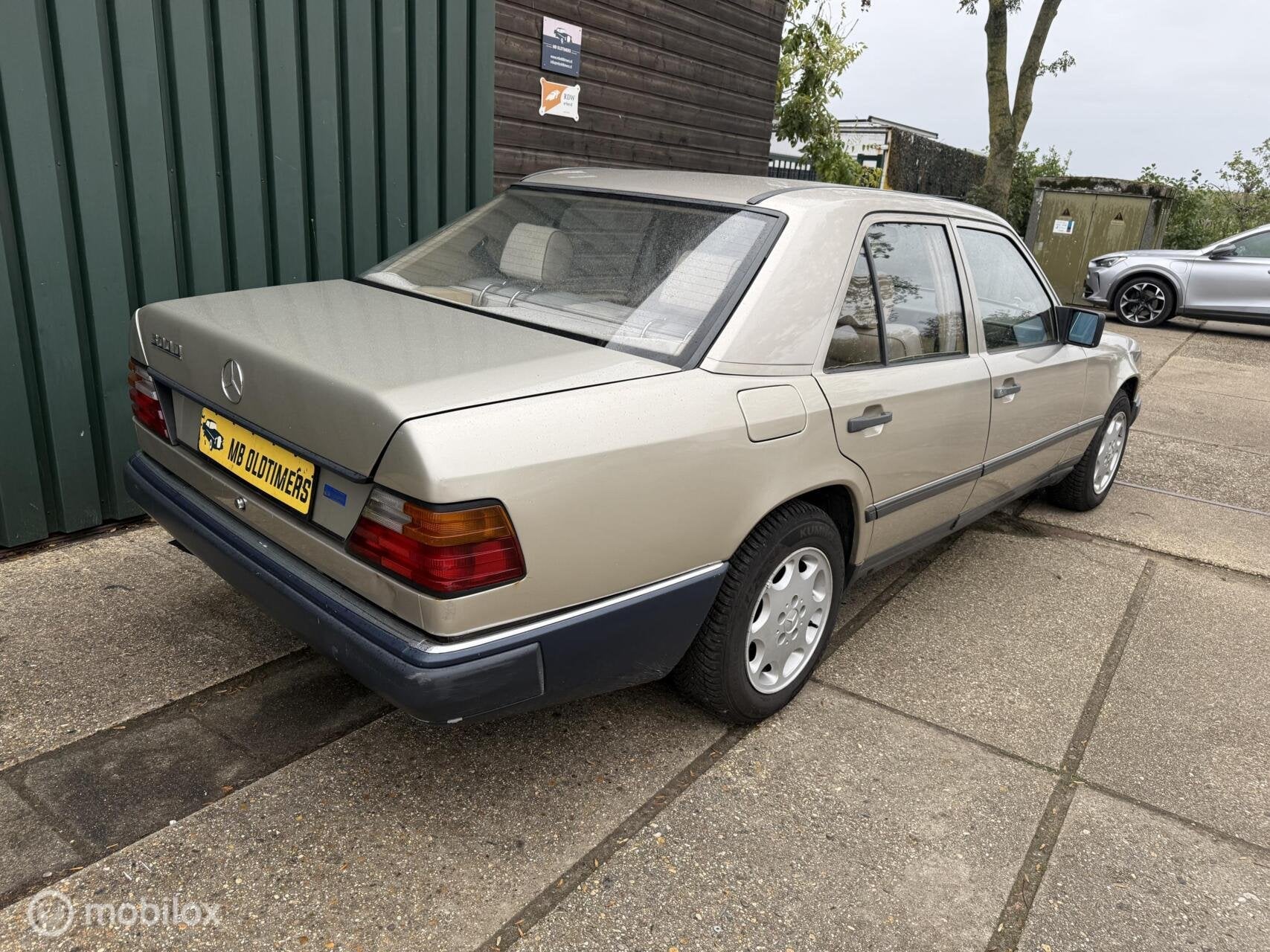 Mercedes-Benz W124 300 D Automaat ABS Airco, Auto's, Automaat, Mercedes-Benz, Diesel, Sedan