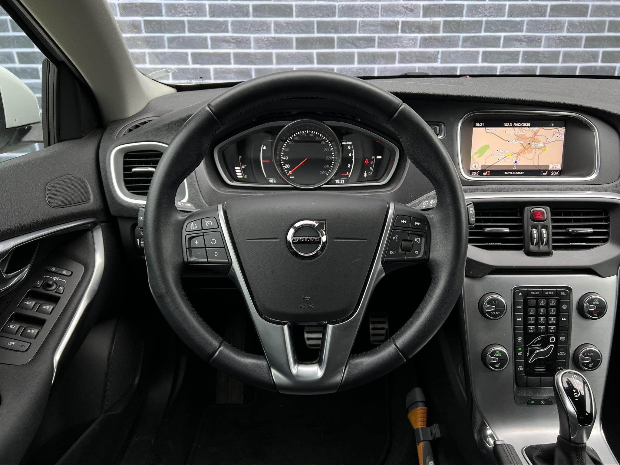 Volvo V40 T2 Nordic+ | Automaat | Navigatie | Cruise Control, 12 maanden, Euro 6, 4 cilinders, Leder en Stof