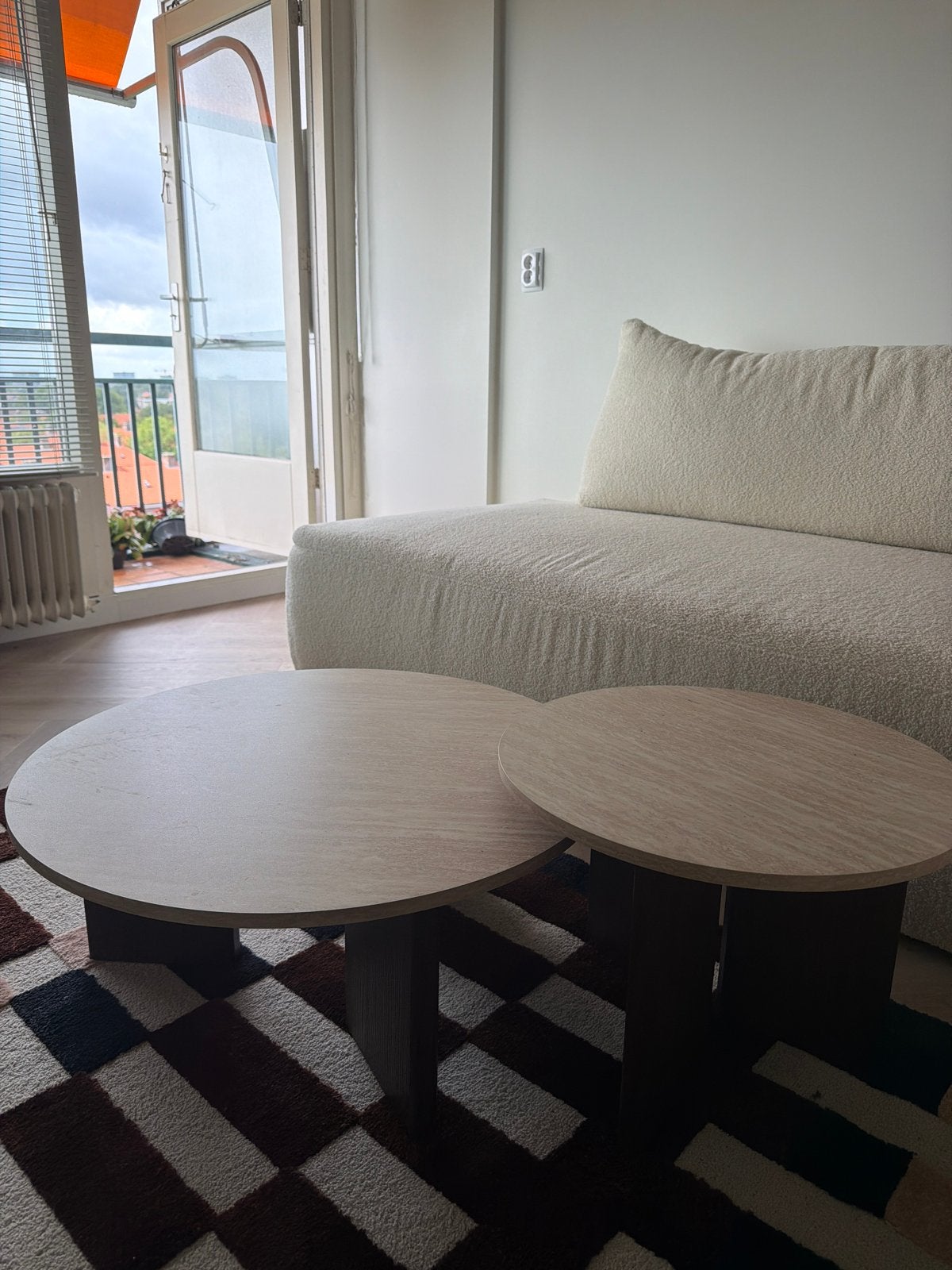 Set van 2 ronde salontafels - steenlook & bruin poten, Huis en Inrichting, Tafels | Salontafels, Ophalen, Zo goed als nieuw, Rond