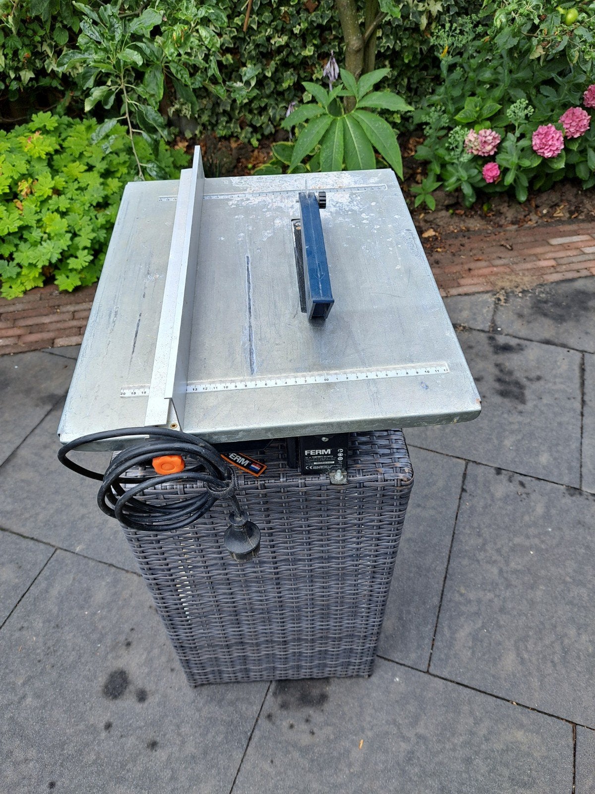 Ferm TCM1011 Tegelzaagmachine 900W, Doe-het-zelf en Verbouw, Gereedschap | Zaagmachines, Gebruikt, Overige typen, 600 tot 1200 watt