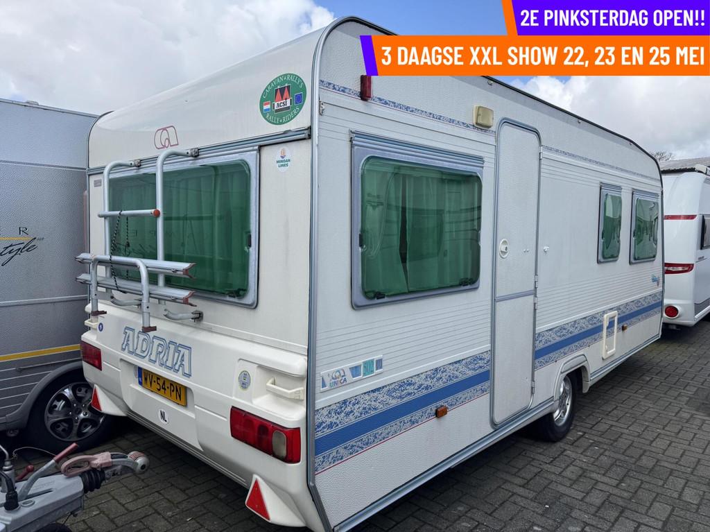 Adria - HEMELVAART OPEN! RUIM 200 CARAVANS OP VOORRAAD, Caravans en Kamperen, Serviceluik, Rondzit, Bedrijf, 750 - 1000 kg