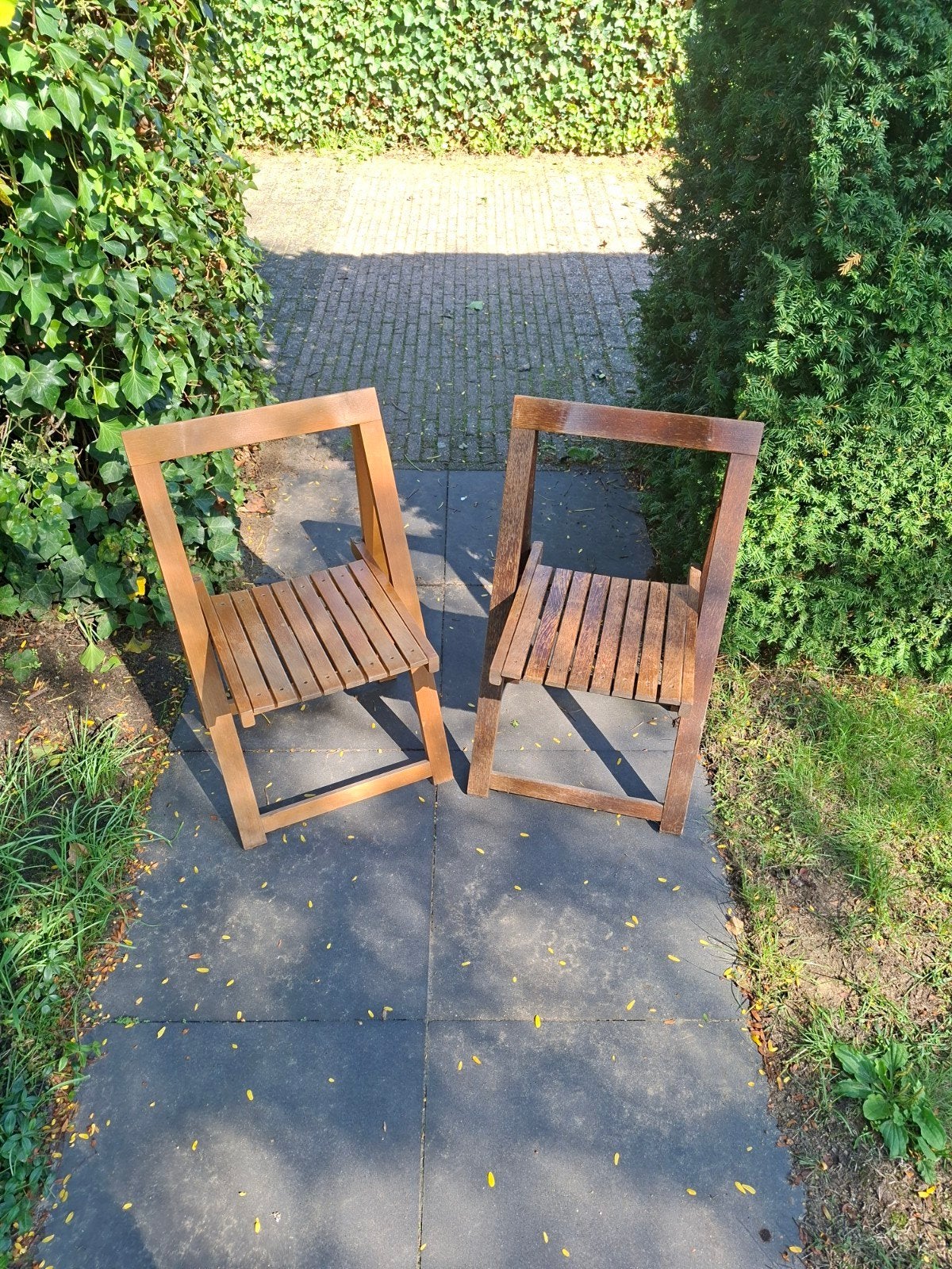 Twee houten tuinstoelen - Gebruikt, Huis en Inrichting, Ophalen, Gebruikt, Twee, Bruin