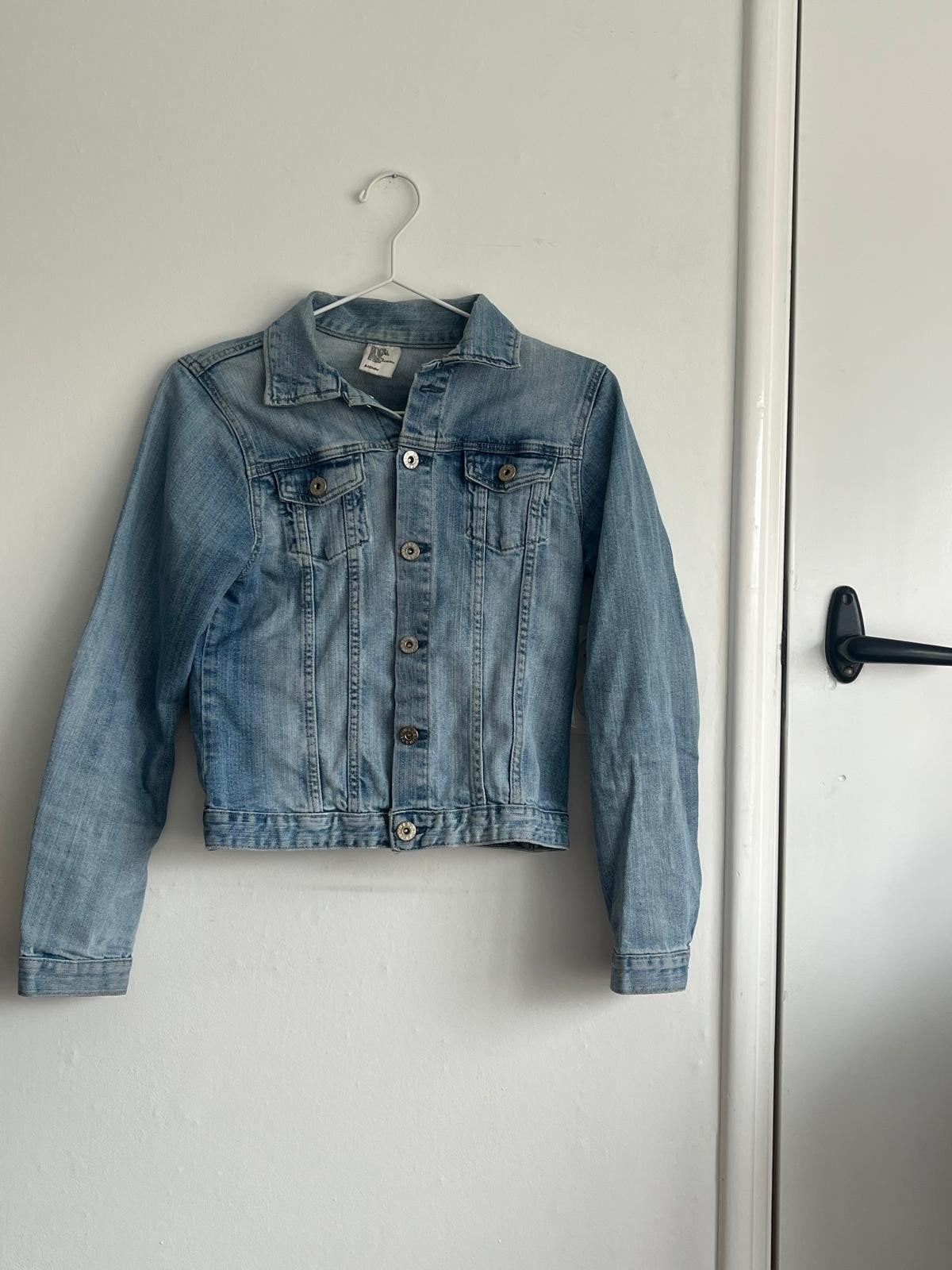 spijkerjasje 158, Meisje, H&M, Ophalen of Verzenden, Zo goed als nieuw