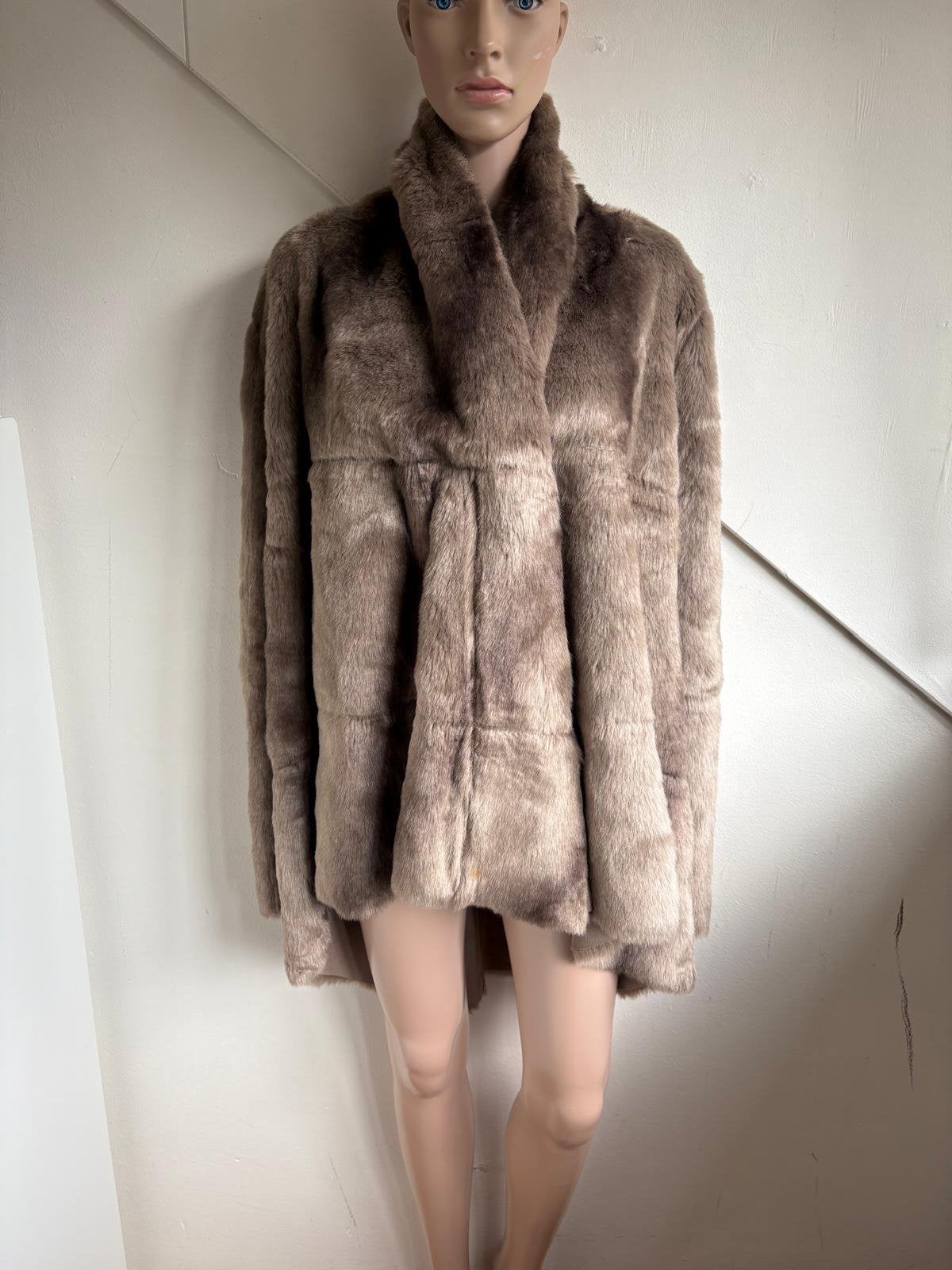 Reset faux fur  jas maat 44 beige bruin winterjas faux fur, Kleding | Dames, Jassen | Winter, Ophalen of Verzenden, Zo goed als nieuw