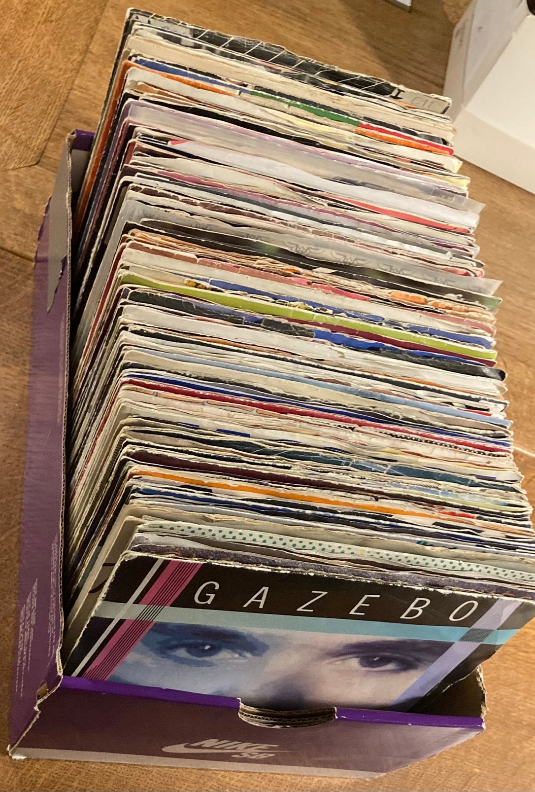 Doos met ruim 150 engelstalige vinyl singles jaren 70 - 90, Cd's en Dvd's, Ophalen of Verzenden, Gebruikt, 7 inch, Pop