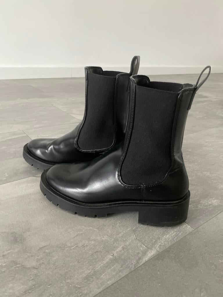 Zwarte Chelsea Boots - Zo goed als nieuw, Ophalen of Verzenden, Zo goed als nieuw, Zwart, Lage of Enkellaarzen