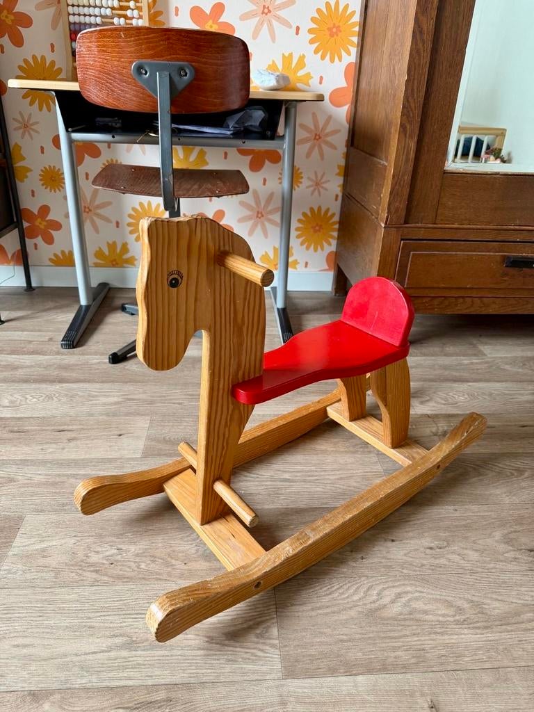 Houten hobbelpaard met rood zitje, Kinderen en Baby's, Ophalen, Gebruikt, Jongen of Meisje