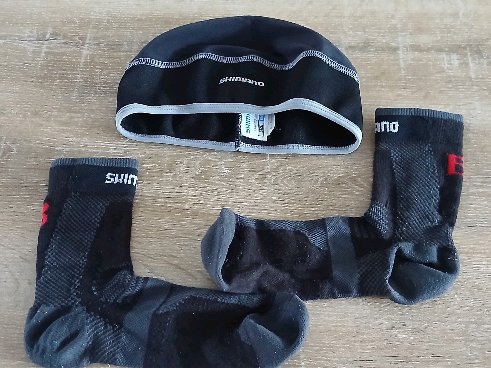 Shimano fietssokken 39- 42 sokken + helmmuts muts one size, Fietsen en Brommers, Fietsaccessoires | Fietskleding, Ophalen of Verzenden