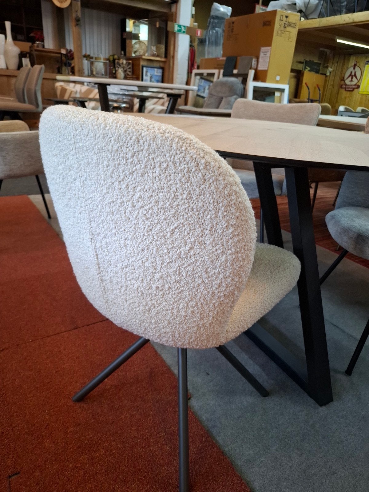 Foto 3 van 6 Nieuwe Stoelen, Draaibaar, kleur Ivoor, Jaxon van Xooon