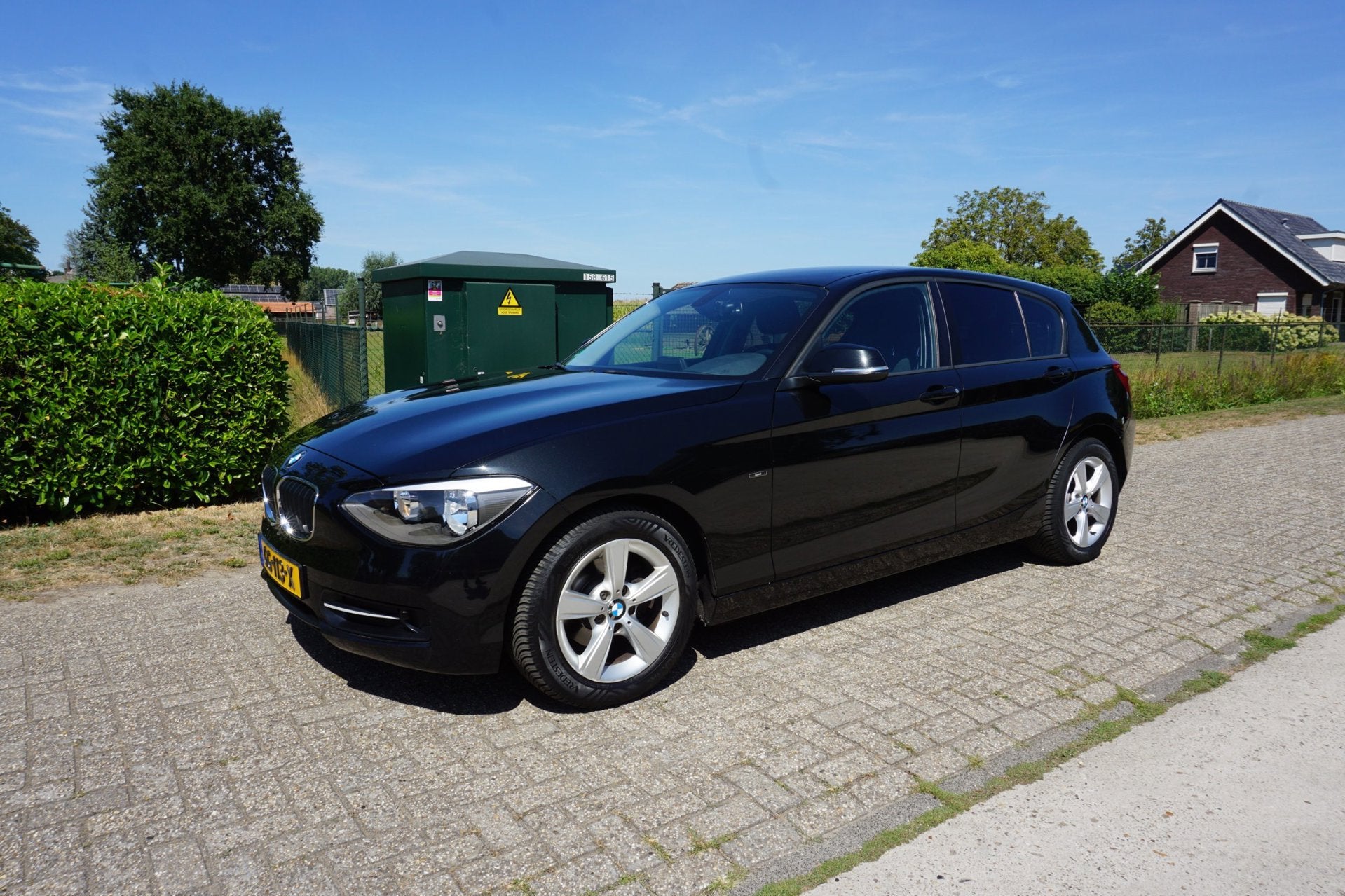 BMW 1-serie 116i Executive automaat, Auto's, Euro 5, Gebruikt, 4 cilinders, Zwart