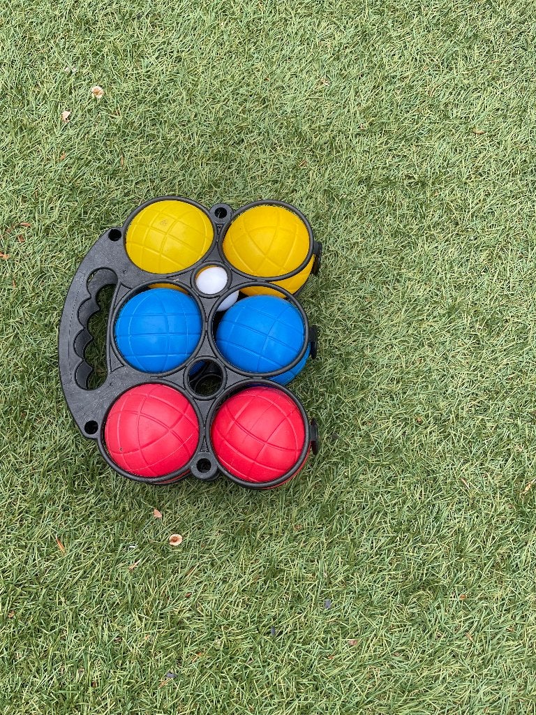 Jeu de boules set met felgekleurde kunststof ballen, Ophalen