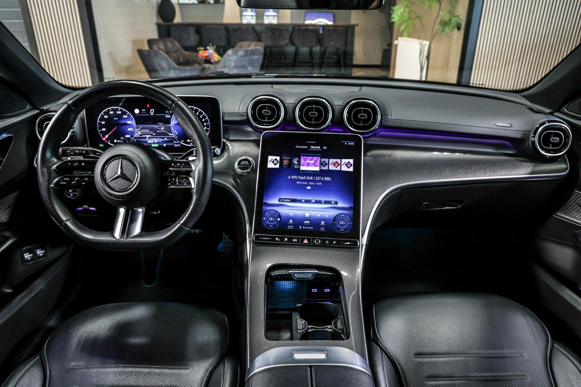 Mercedes C-klasse Estate 300 e AMG Line|Night|Pano|Sfeer, Auto's, Automaat, Achterwielaandrijving, 4 cilinders, Met garantie (alle)