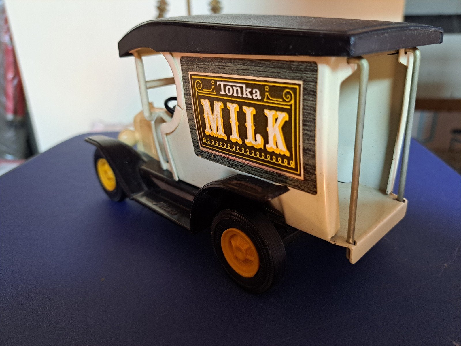 Tonka melk milk truck speelgoedauto, Ophalen, Gebruikt