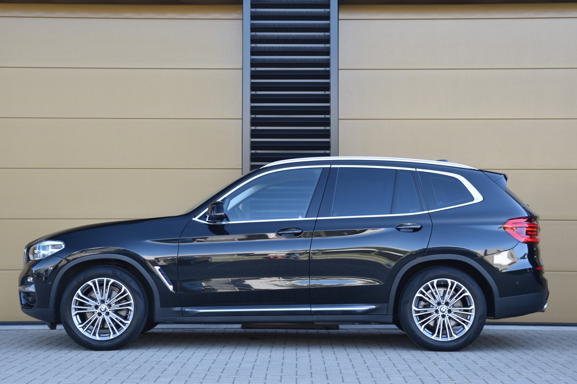 BMW X3 xDrive20i High Executive * Sportstoelen * Stuurverwar, Auto's, Automaat, Gebruikt, 4 cilinders, Met garantie (alle)