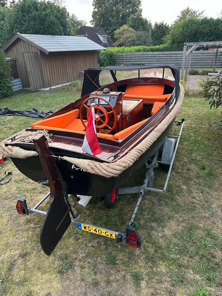 Mahonie sloep met trailer, Binnenboordmotor, Diesel, 2 m, Rondzit